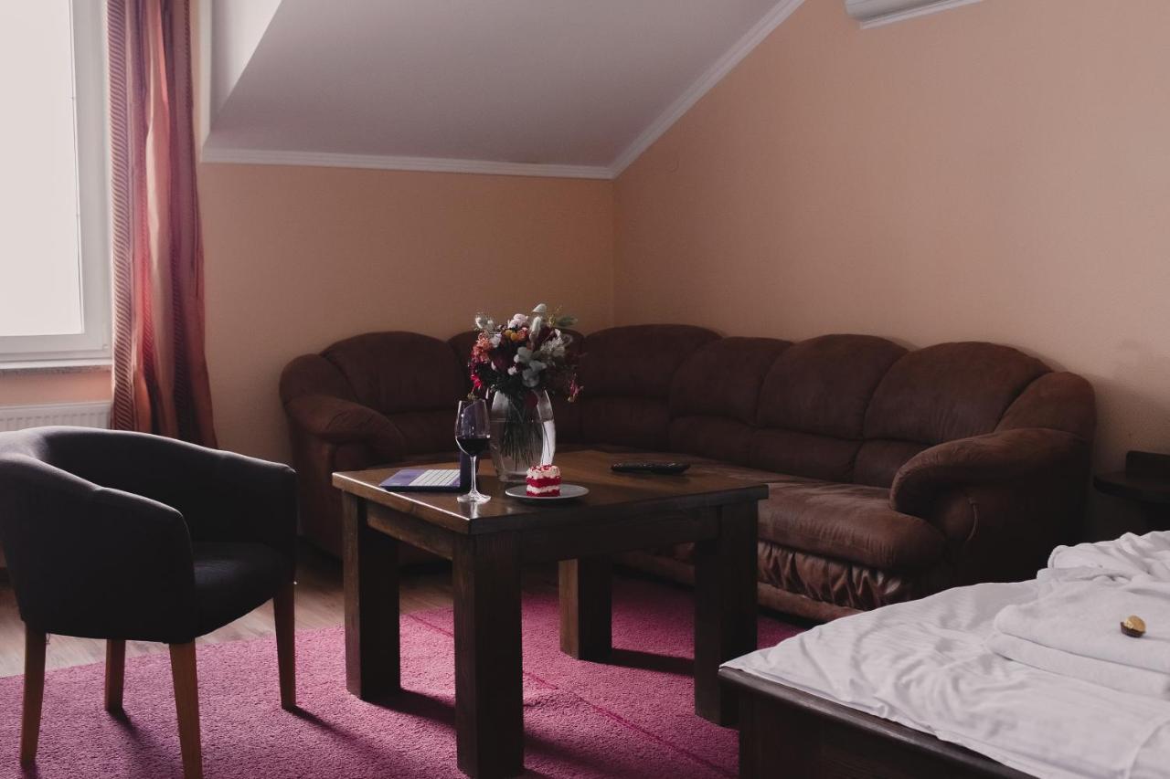 Aivengo Hotel Kolodenka Buitenkant foto