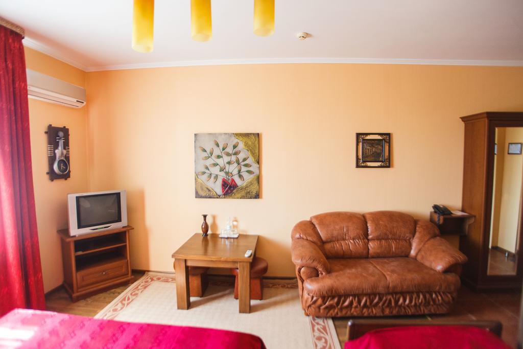 Aivengo Hotel Kolodenka Buitenkant foto